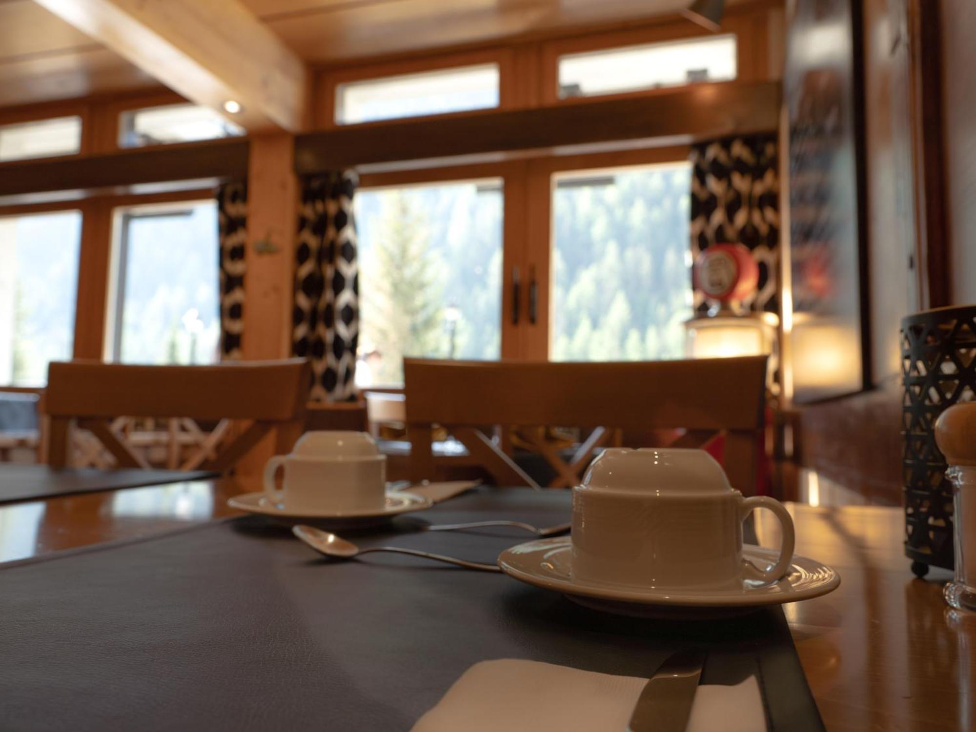 Hotel Cristal - Swiss Riders Lodge Grimentz Exterior photo