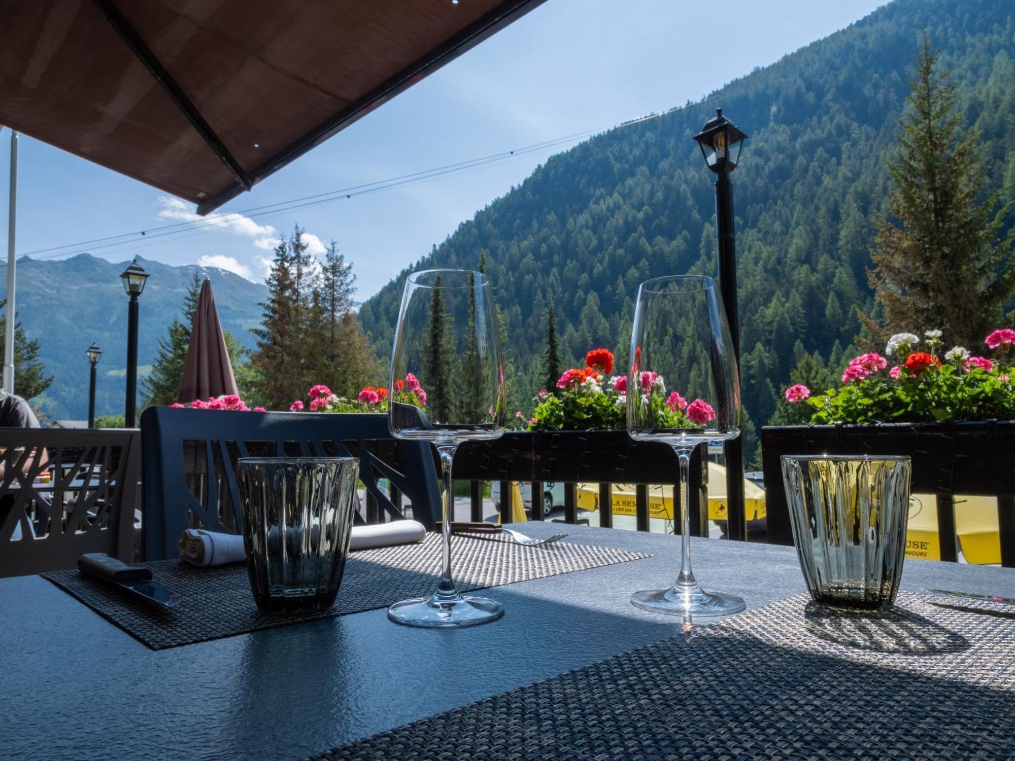 Hotel Cristal - Swiss Riders Lodge Grimentz Exterior photo