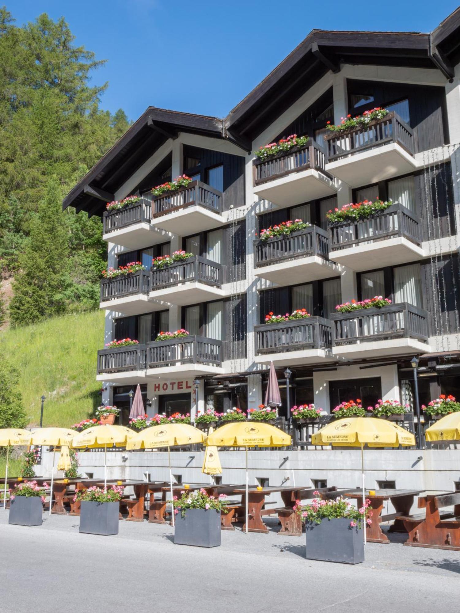 Hotel Cristal - Swiss Riders Lodge Grimentz Exterior photo