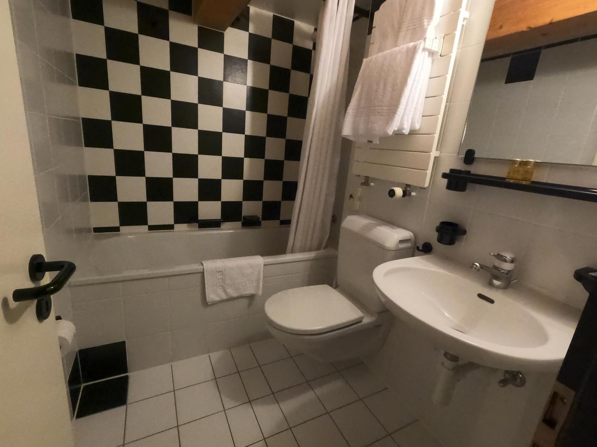 Hotel Cristal - Swiss Riders Lodge Grimentz Room photo
